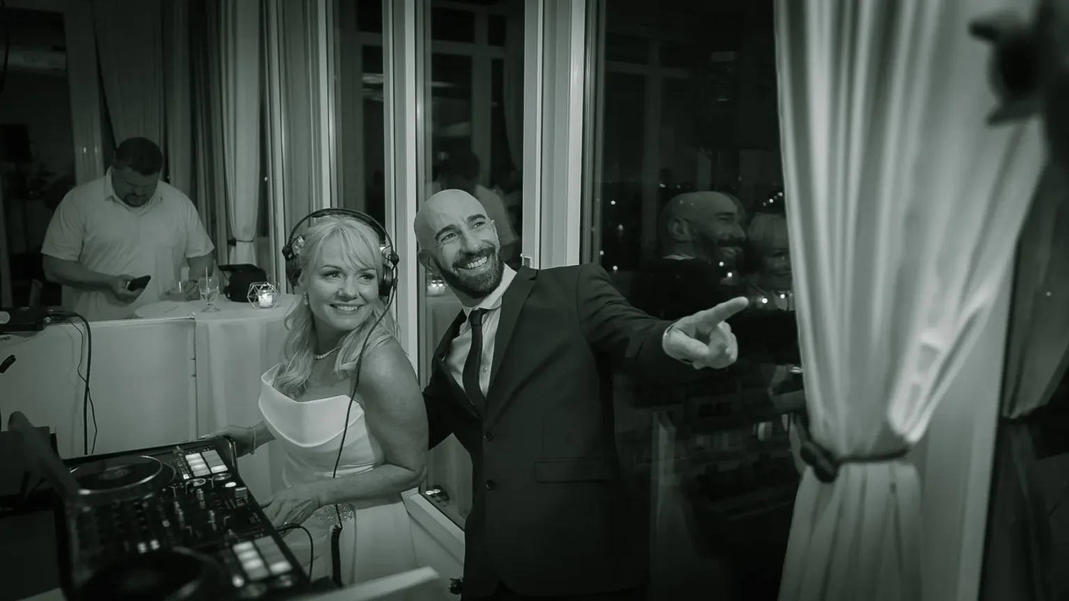 16_9_Cathy_DJ-Ello_BW-Green-Tint_With-Flash